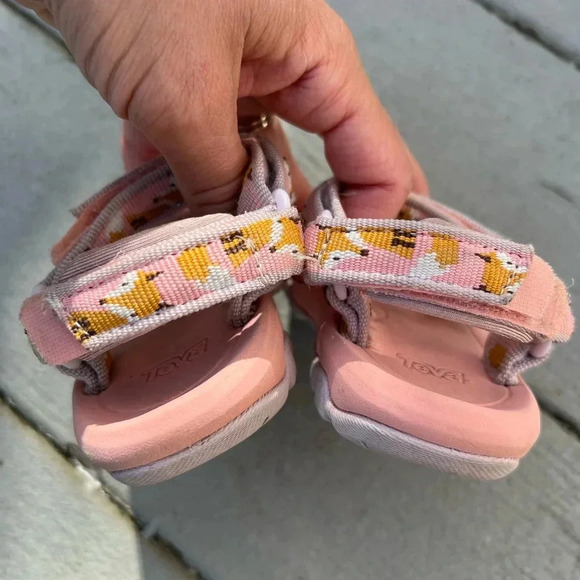 Kids Teva! Adorable fox print. - Picture 3 of 5